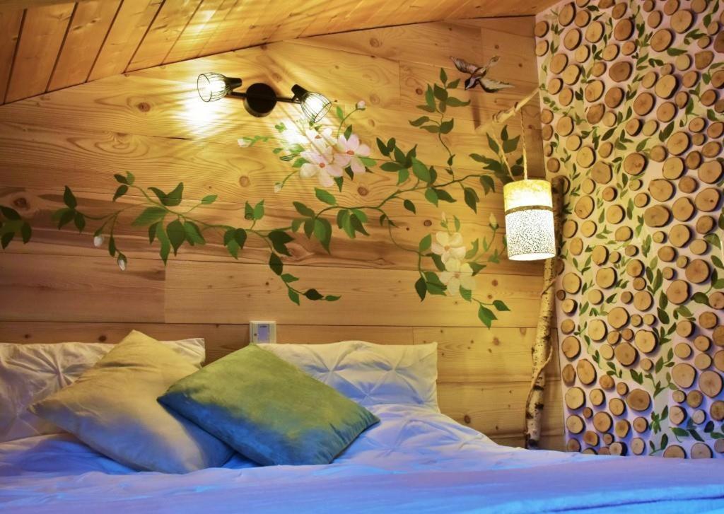 Au-Dela Des Nuages, Maison D'Hotes Insolite & Spa Aubessagne Zewnętrze zdjęcie