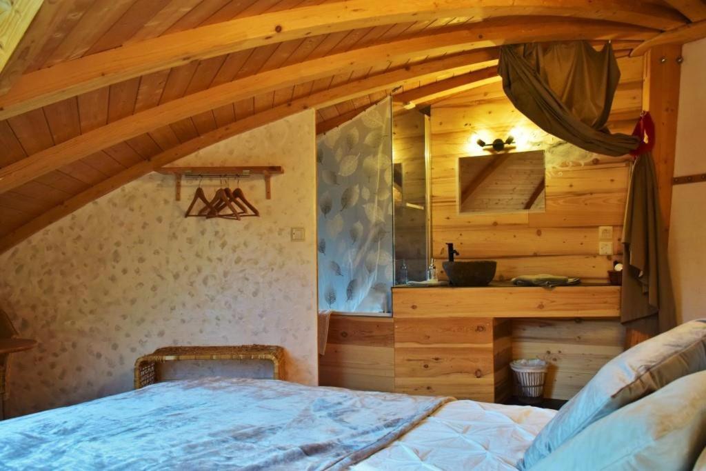 Au-Dela Des Nuages, Maison D'Hotes Insolite & Spa Aubessagne Zewnętrze zdjęcie